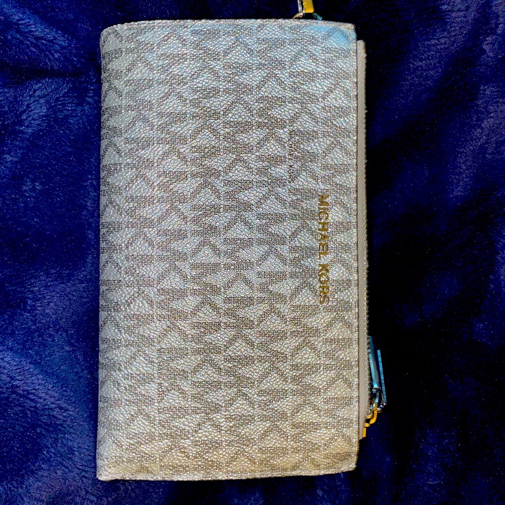 Micheal Kors wallet
